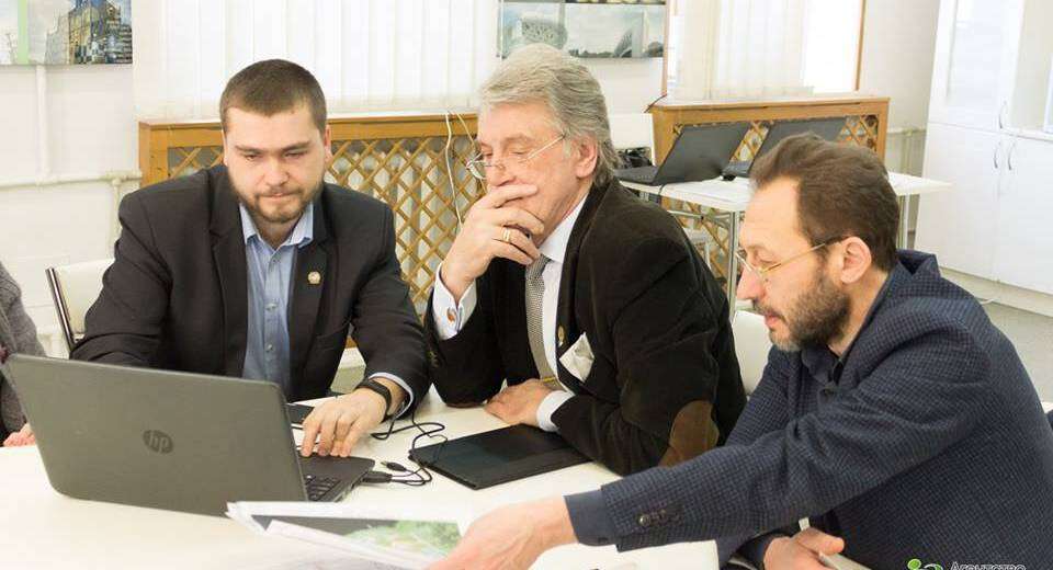 Зачем в Днепр приехал экс-президент Украины: фото