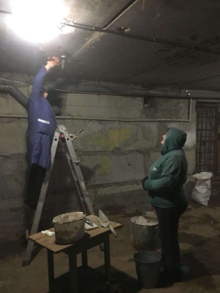 На улице Тверской жители дома провели выходные в подвале: фото