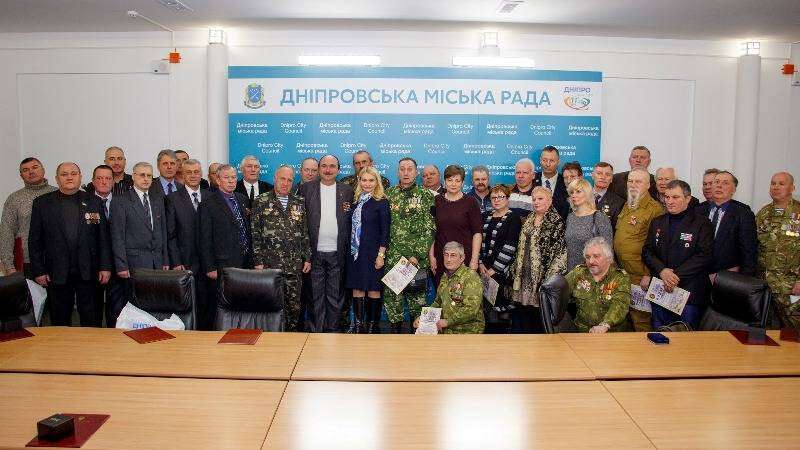 В Днепровском горсовете наградили ветеранов-интернационалистов: фото