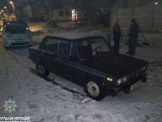 В Днепре патрульные задержали автоугонщика по следам на снегу: фото