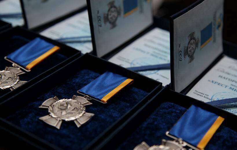 Киборги наградили врачей Мечникова за спасенные жизни: фото