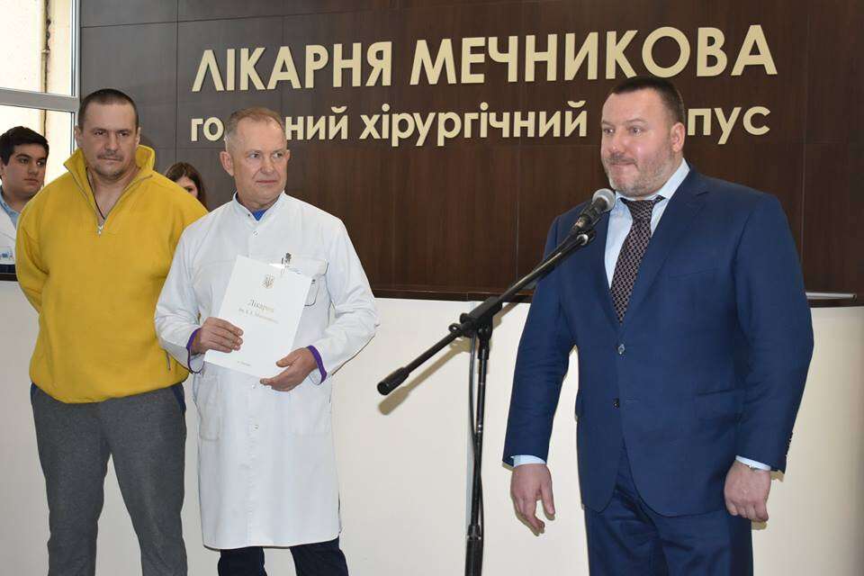 Киборги наградили врачей Мечникова за спасенные жизни: фото