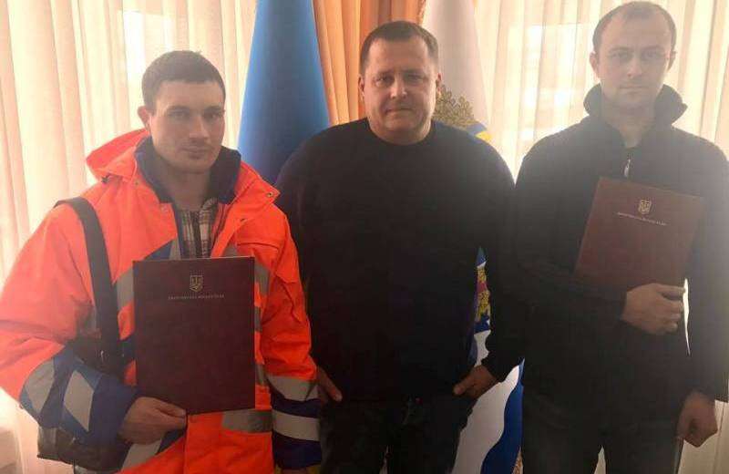 Мэр Днепра наградил людей, которые спасали город от снежной стихии: фото