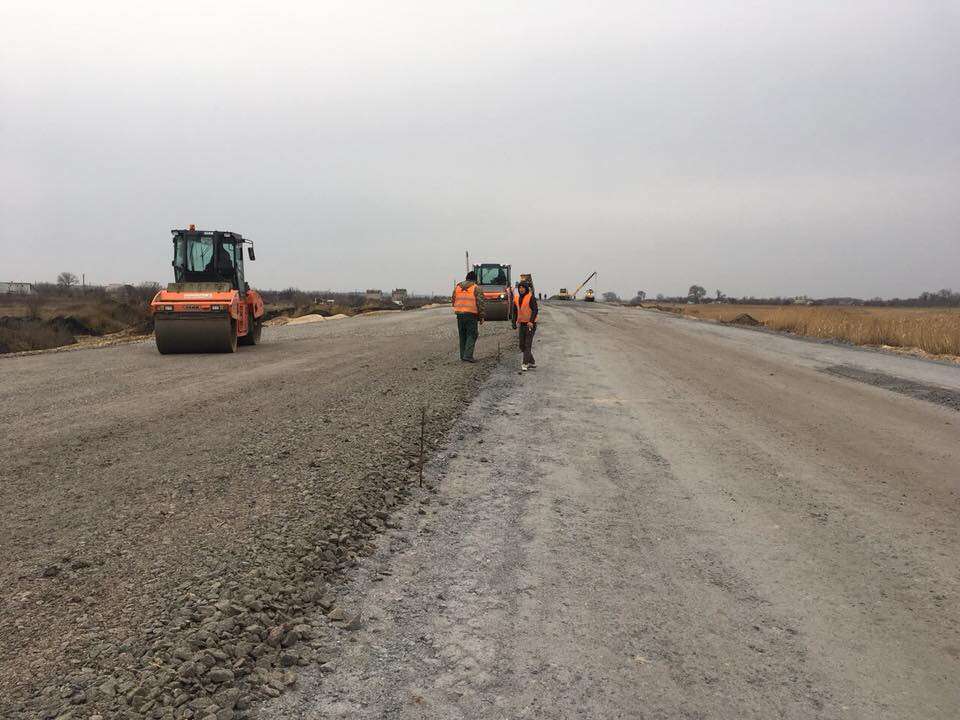 В Днепропетровской области строят магистраль по новым технологиям: фото