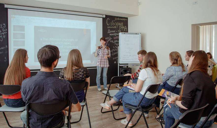 В Днепре молодежь учили  «Медийной грамотности»: фото
