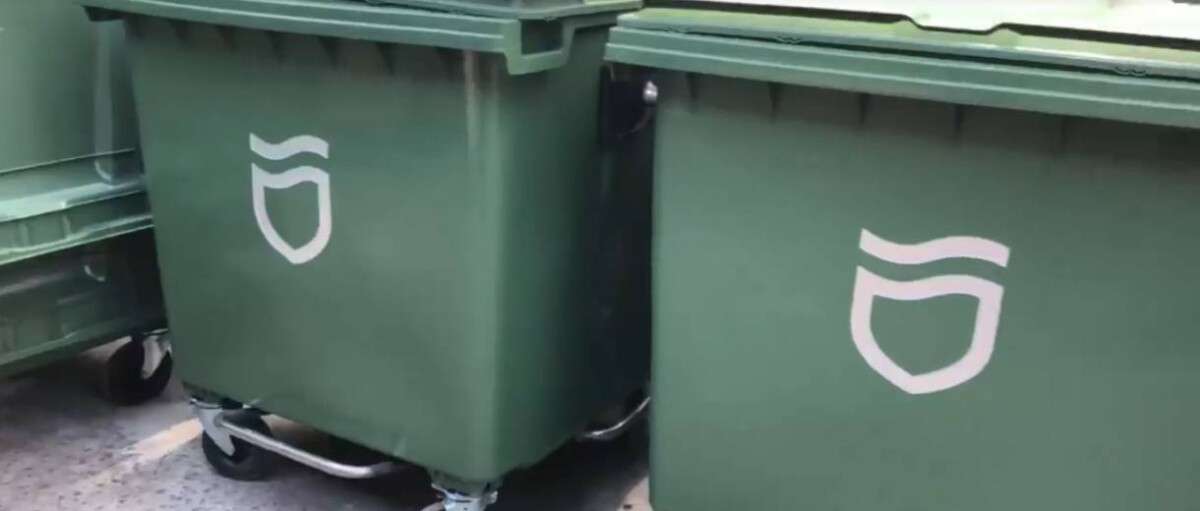 В Днепре появились брендированные мусорные баки: видео