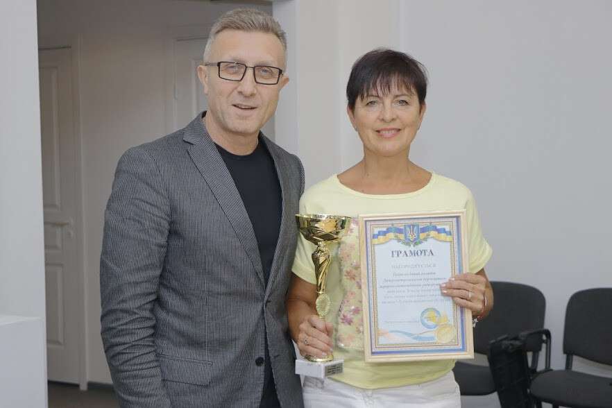 В мэрии Днепра наградили победителей городской спартакиады среди колледжей и техникумов: фото