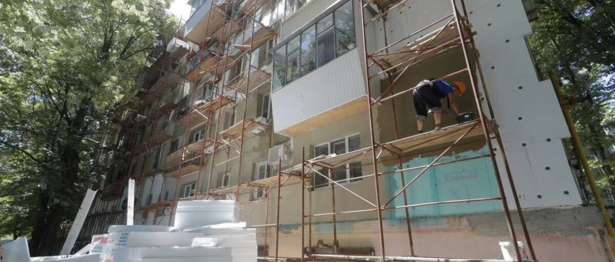 Сами никогда не справились бы: Жители пятиэтажек на проспекте Гагарина рассказали, как ремонтируют их дома