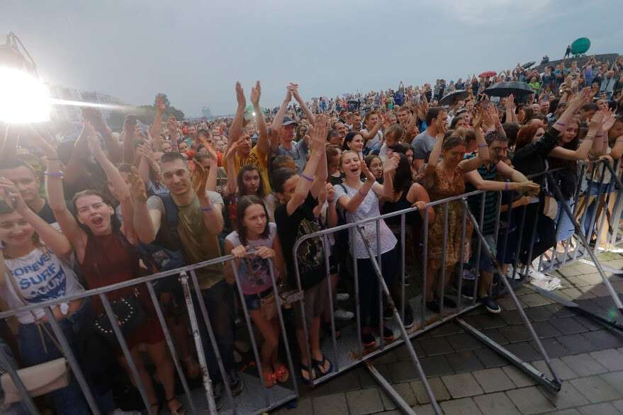 В Днепре большой концерт ко Дню молодежи собрал более тысячи человек