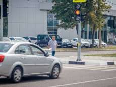 В Днепре на одном из самых опасных участков дороги установили современные светофоры: фото