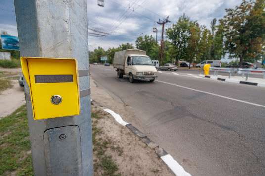 В Днепре на одном из самых опасных участков дороги установили современные светофоры: фото