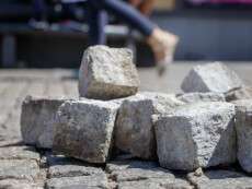 В Днепре реконструируют брусчатку на Европейской площади: фото