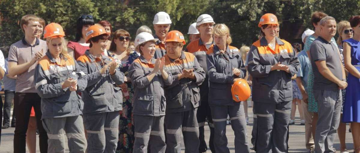 Борис Филатов поздравил работников Днепровского металлургического завода с профессиональным праздником: фото