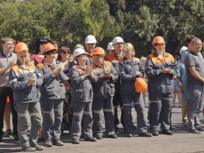 Борис Филатов поздравил работников Днепровского металлургического завода с профессиональным праздником: фото
