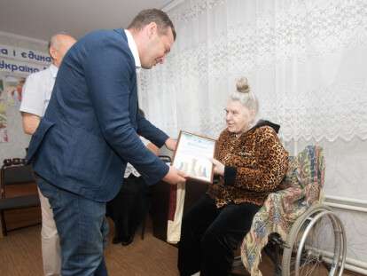 Мэрия Днепра поздравила терцентр Соборного района с 25-летием