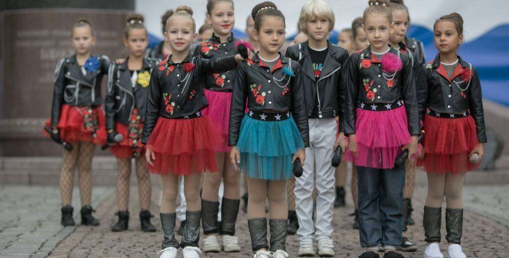 В Днепре на День города спел популярная молодежная группа «Open Kids»