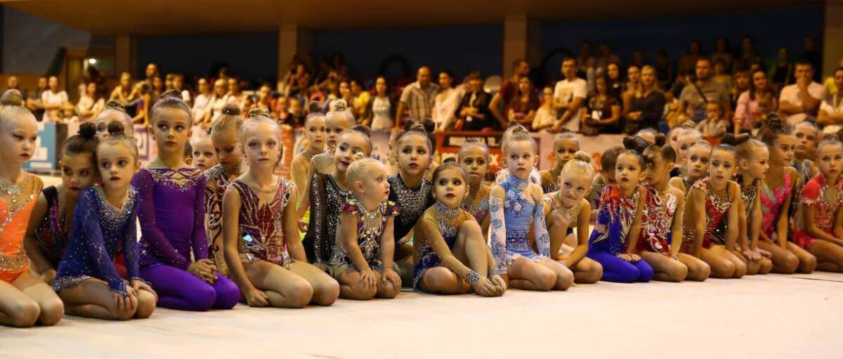 Гимнастки из Днепра завоевали «золото» на международном турнире: фото