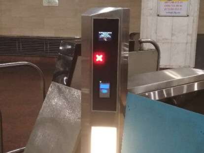 В днепровском метро установили систему бесконтактной оплаты: фото