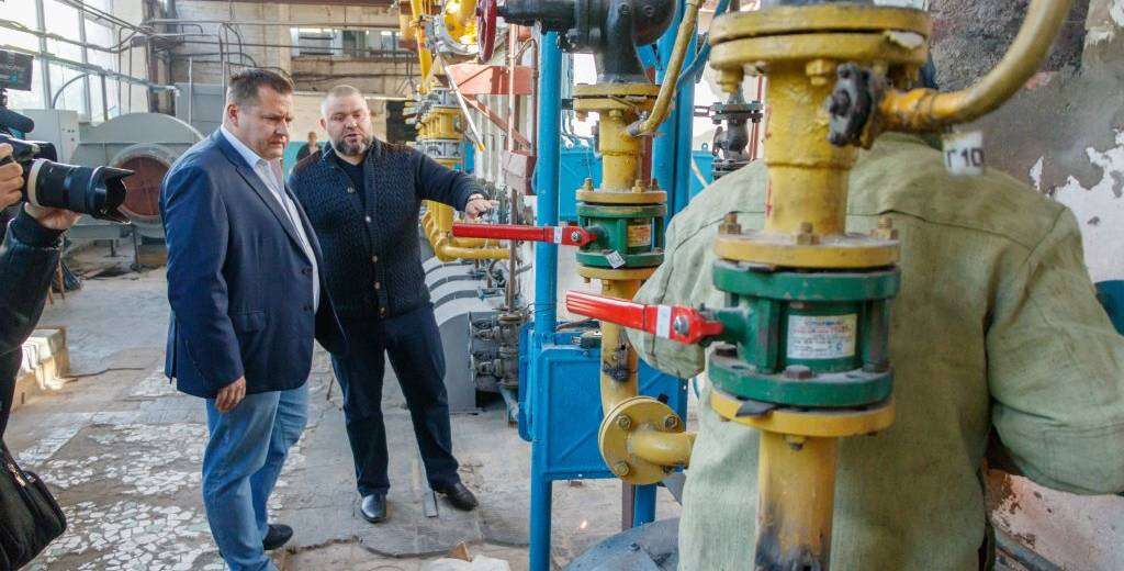 Борис Филатов: Благодаря подключению к коммунальным предприятиям бывшие абоненты «Южмаша» будут платить за тепло меньше (фото)