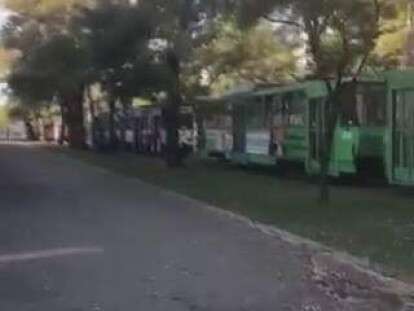 В центре Днепра водитель «Infinity» на два часа остановил движение трамваев: фото, видео