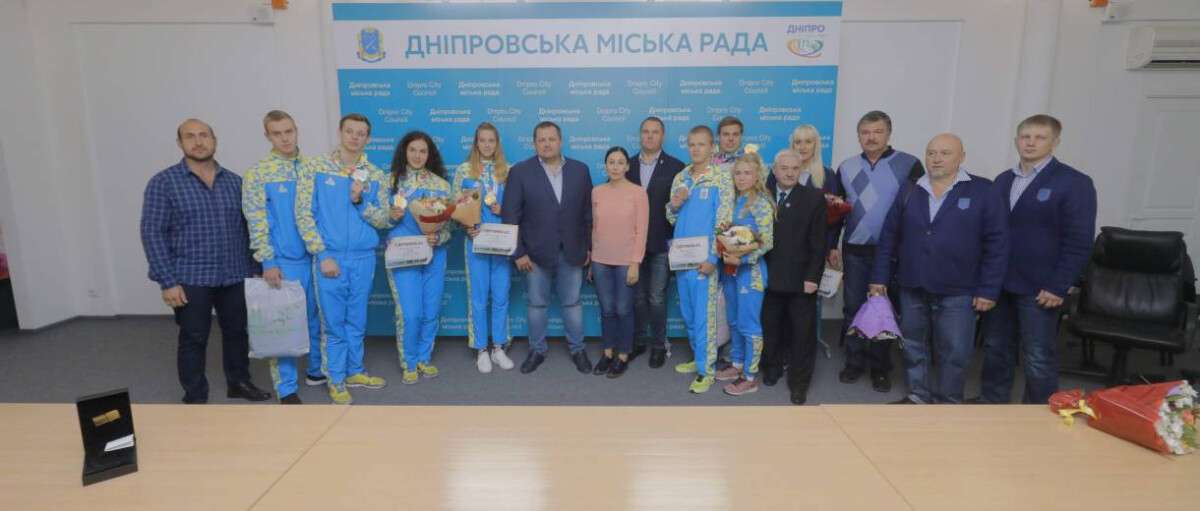 Борис Филатов вручил чемпионам и призерам третьих летних Юношеских Олимпийских игр сертификаты на общую сумму 102 тысячи гривен