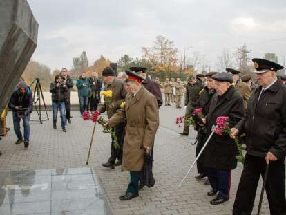 Днепр отмечает 75-ю годовщину освобождения города от фашистских захватчиков: фото