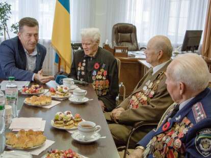 В Днепровской мэрии поздравили ветеранов Второй мировой войны