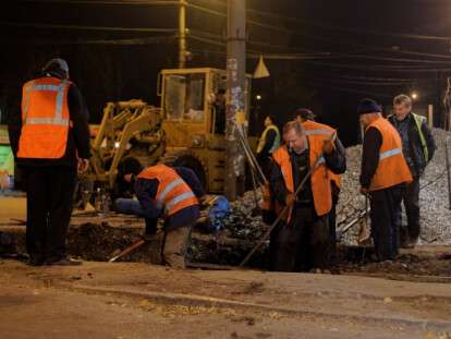В Днепре ночью провели капитальный ремонт трамвайного пути на ул. И. Сикорского: фото