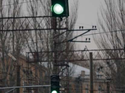 В Днепре установили новые светофоры на пути к Амурскому мосту: фото