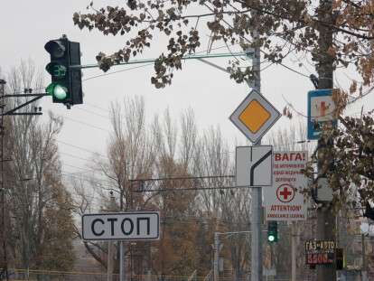 В Днепре установили новые светофоры на пути к Амурскому мосту: фото