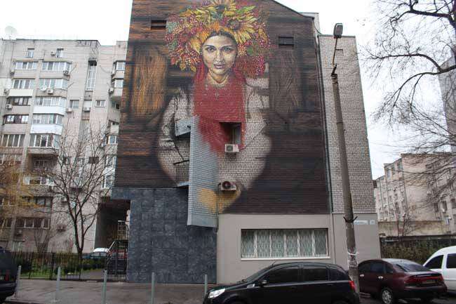 В Днепре появилась загадочная украинка на стенах дома: фото