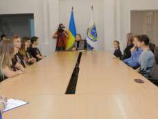 В мэрии Днепра поздравили воспитанников Городского детско-молодежного центра с высокими достижениями на международном уровне