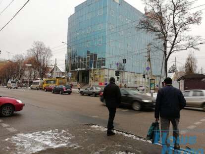 В центре Днепра появились новые светофоры: фото