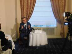 Гриценко у Дніпрі запросив журналіста «на своє місце»