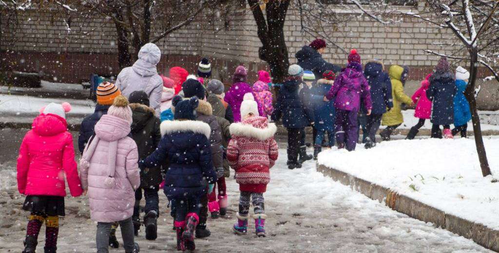 По распоряжению мэра Днепра в школах и детсадах проводят учения по действиям в чрезвычайных ситуациях: фото