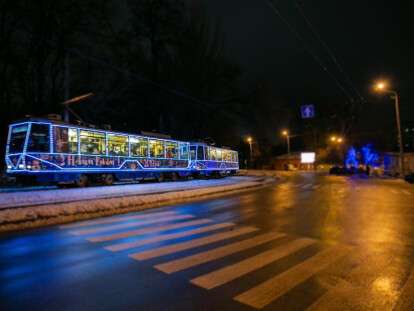 В Днепре появился необычный зимний трамвай: фото