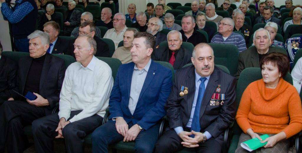 В мэрии Днепра наградили участников ликвидации последствий аварии на Чернобыльской АЭС