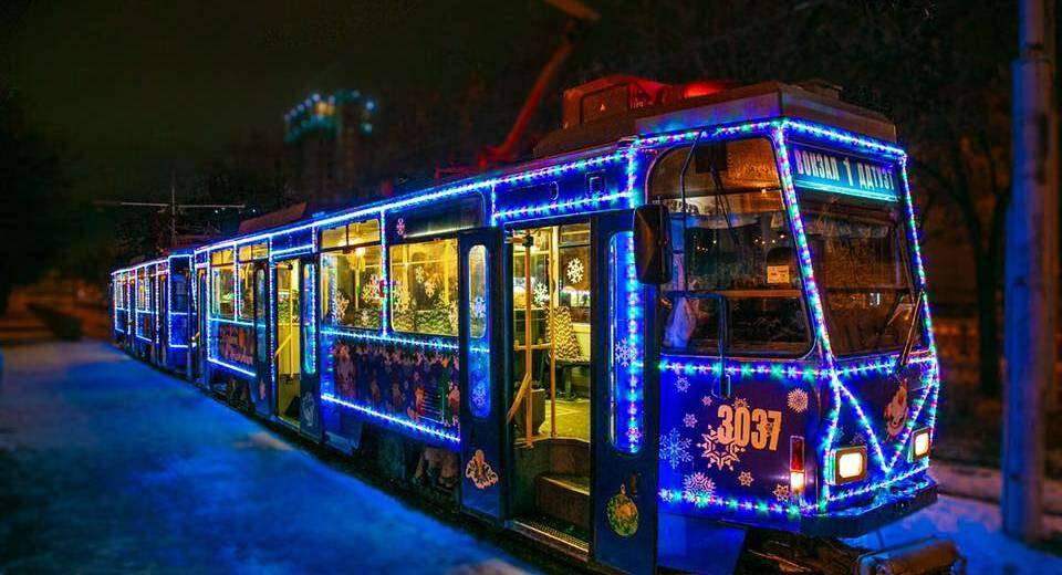 Завтра в Днепре Дед Мороз будет развлекать пассажиров трамвая: подробности