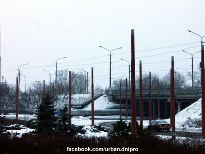 В Днепре показали, как строят контактную линию для троллейбусов на Солнечном: фото