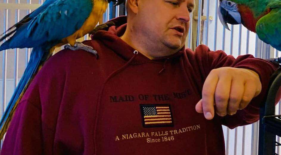 Борис Филатов рассказал о своих попугаях: фото