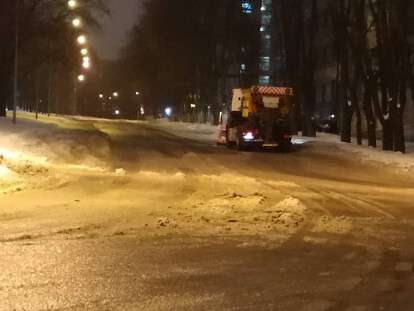 Из-за обильного снегопада днепровские коммунальщики работают круглосуточно: фото