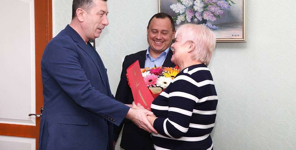 Мэрия Днепра поздравила семью Ионовой и Капуза с 30-летием основания детского дома семейного типа