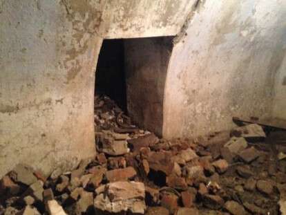 В центре Днепра обнаружили древнее подземелье: фотофакт