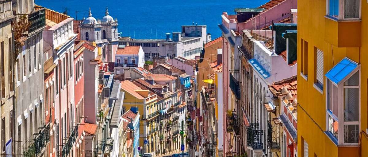 Заместитель мэра Днепра показал, сколько стоит добраться в Лиссабон из Днепра и Запорожья: фото