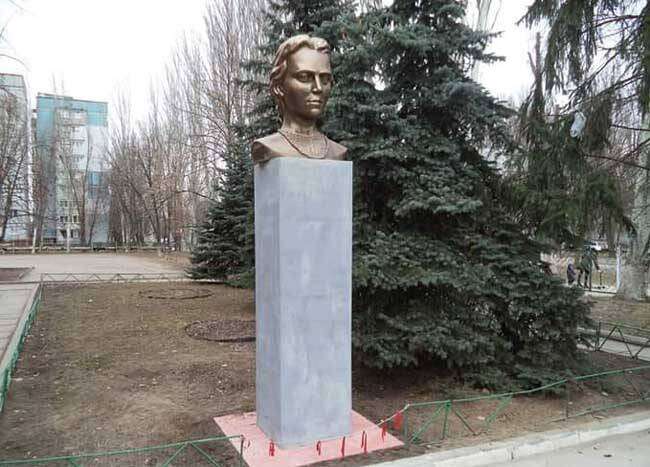 В Днепре откроют памятник Лесе Украинке