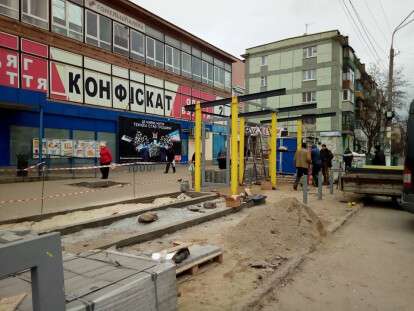 В Днепре на проспекте Калнышевского устанавливают остановку нового образца: фото