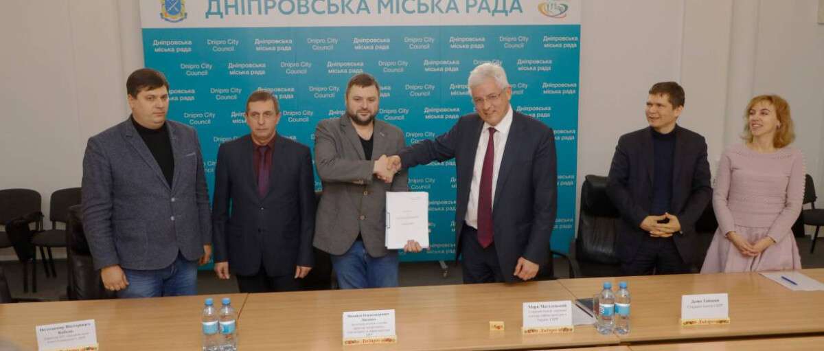 В Днепровском горсовете подписали кредитный договор с ЕБРР по обновлению троллейбусного парка