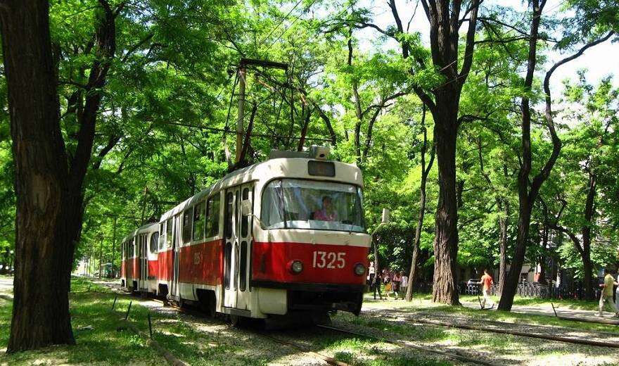 Завтра изменится работа двух днепровских трамваев: подробности