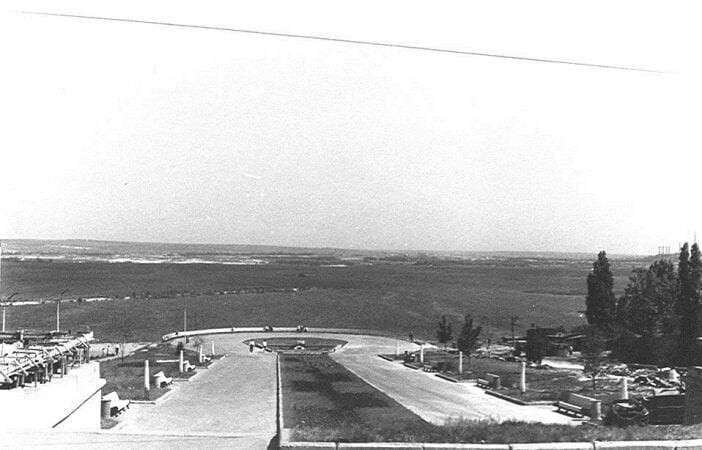 Старые фото Днепра: как выглядел ранее город у памятника Славы и Танка