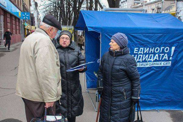 Днепряне просят снять кандидатуру на выборах Президента Александра Вилкула